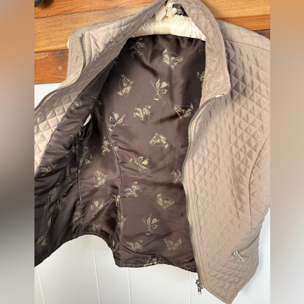 German equestrian tan vest with gorgeous horse print interior zip up pockets - Picture 6 of 9